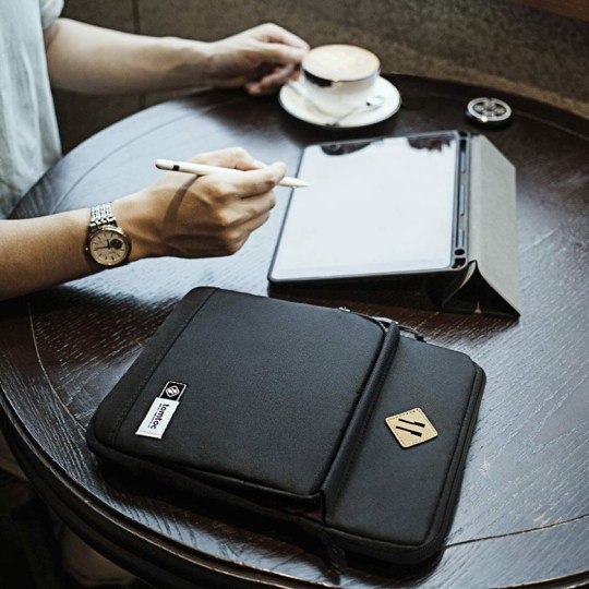 Tomtoc iPad Pro 11 multifunctional bag sleeve cover